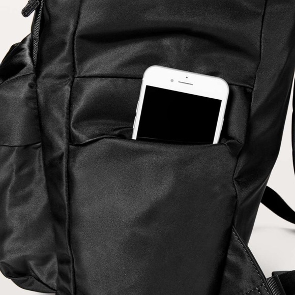 EUC Lululemon On My Level Rucksack Black - Picture 4 of 11